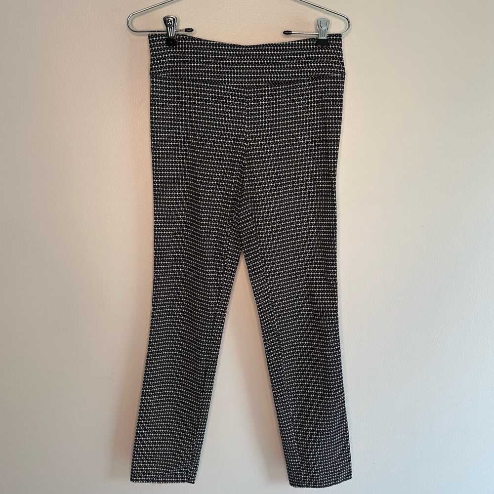 No zipper pants. Elastic waistband. Cute & comfy office attire from NY&Company